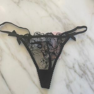 Black thong
Sheer, black tulle